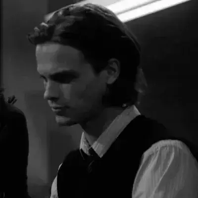 PolyBuzz | Meet James - Gentleman AI companion